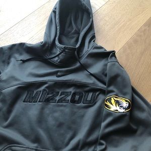 Nike therma fit men’s pull over hoodie size medium